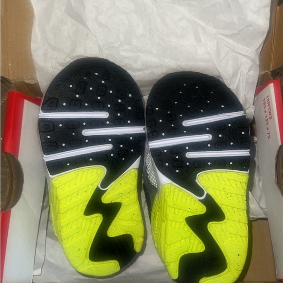 NIKE AIR MAX EXCEE 5C - Picture 3 of 9